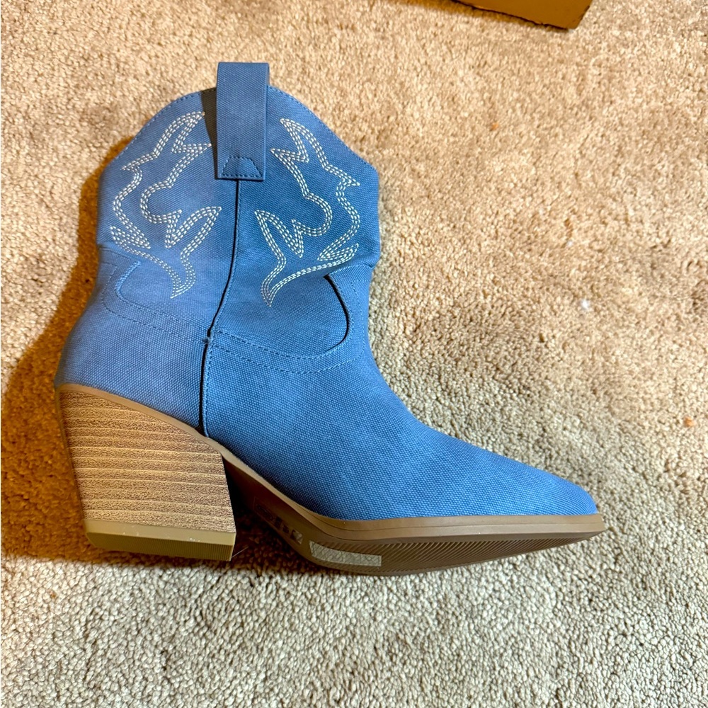 Size 8 cowgirl boots